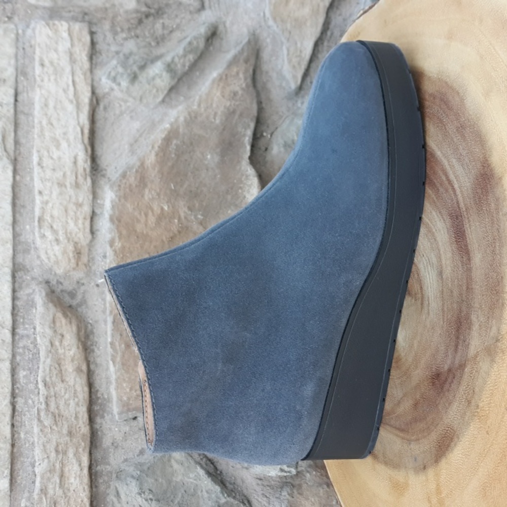 EUC LUCKY BRAND KARMEYA GREY SUEDE ANKLE BOOTS - Picture 1 of 10